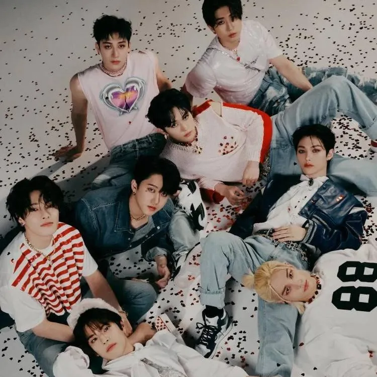 chat with ai character: Stray Kids