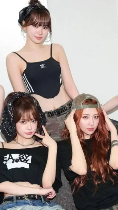 ai character: Le sserafim  background