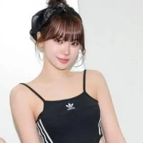 chat with ai character: Le sserafim 