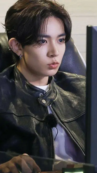 ai character: Heeseung background