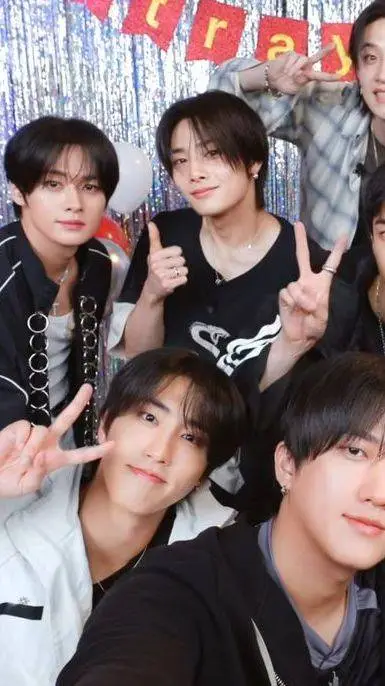 ai character: Stray Kids background