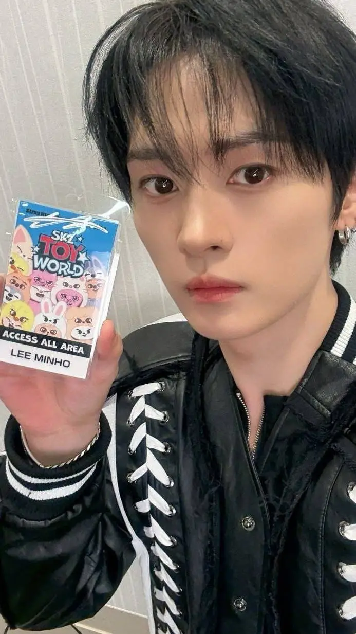 ai character: Lee know background