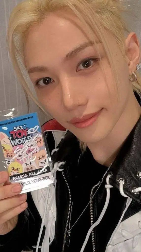 ai character: Felix background