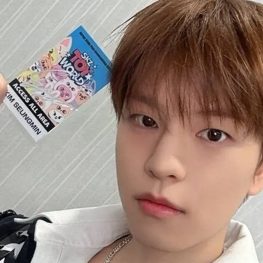 chat with ai character: Seungmin