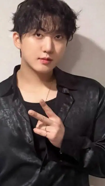 ai character: Changbin  background