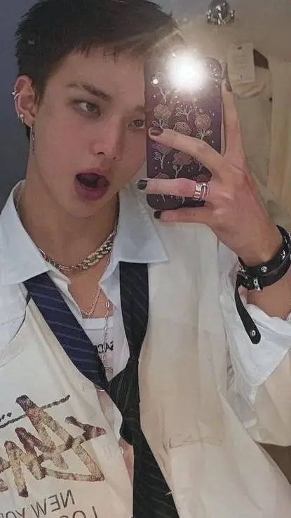 ai character: Hyunjin background