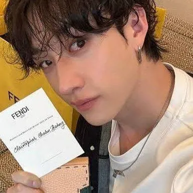 chat with ai character: Bang Chan