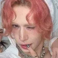 chat with ai character: Tu mamá idol