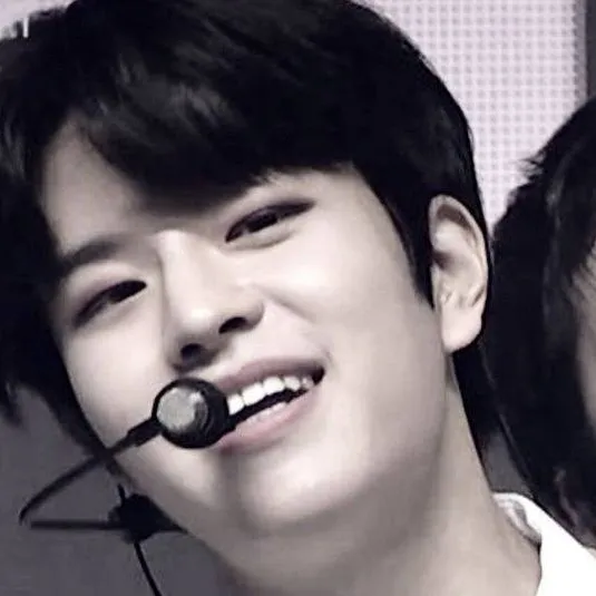 chat with ai character: Seungmin