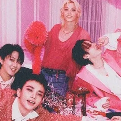 chat with ai character: Stray Kids