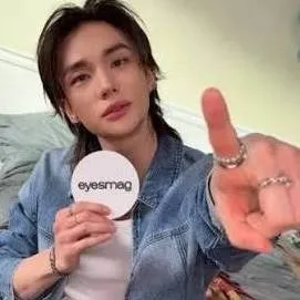 chat with ai character: Hyunjin