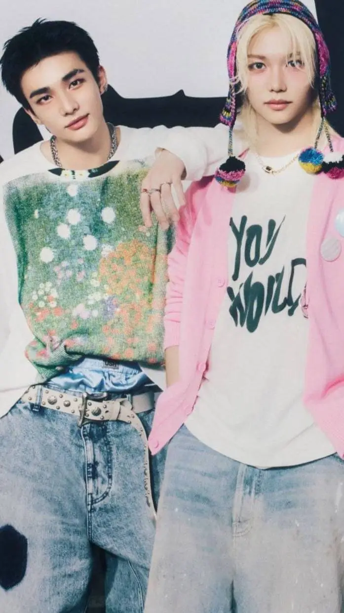 ai character: Hyunjin y Felix background