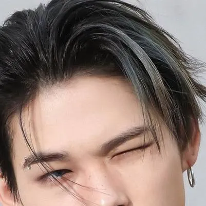 chat with ai character: RIKI