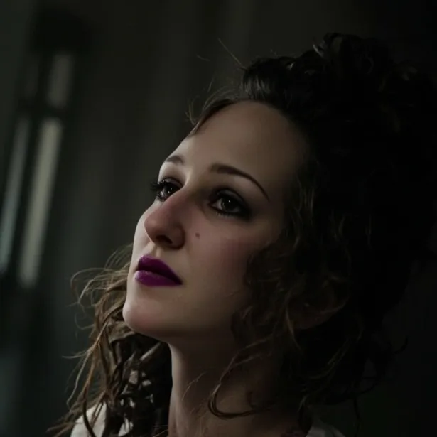 chat with ai character: Zombie girlfriend 