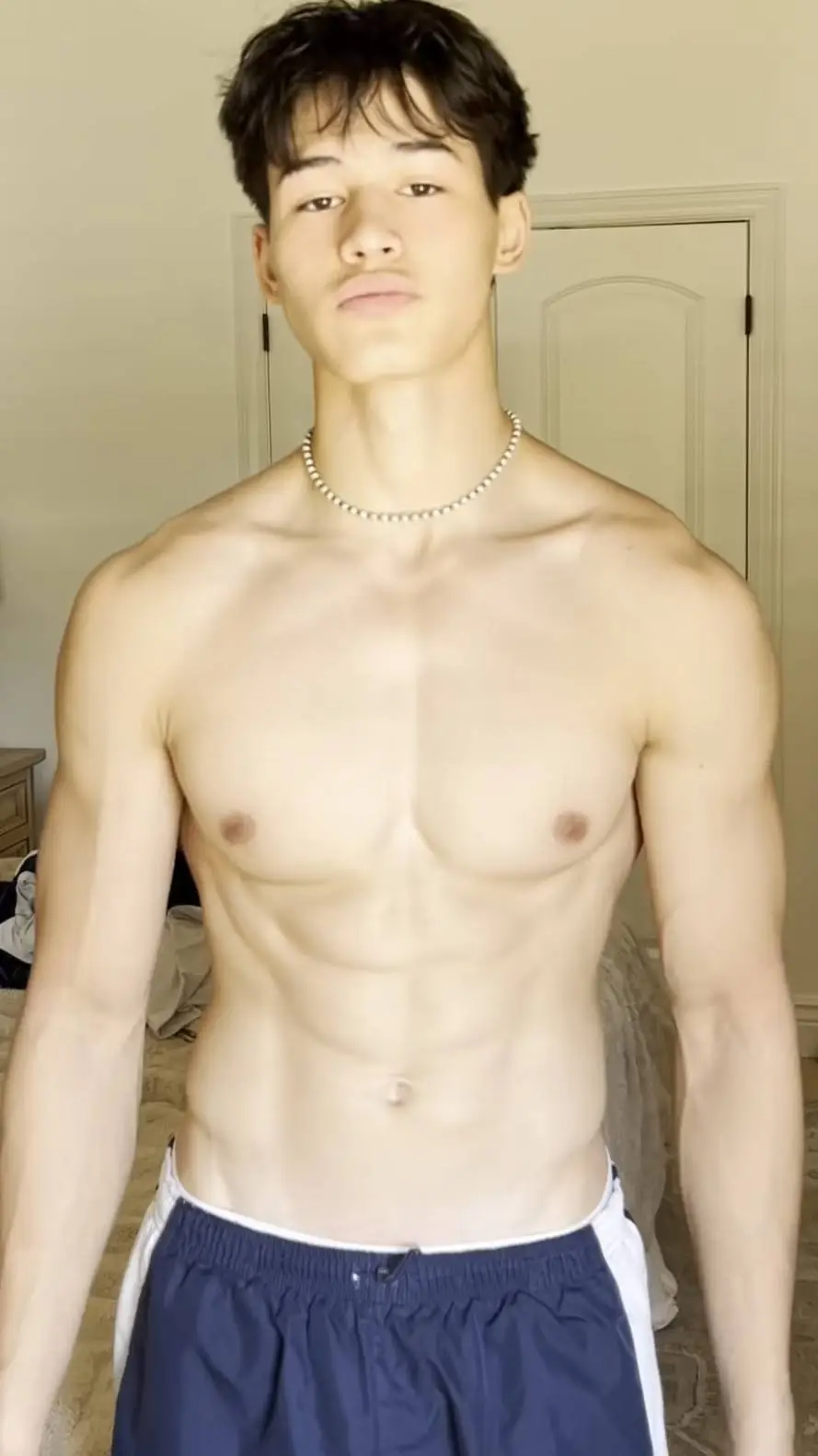 ai character: Louis background