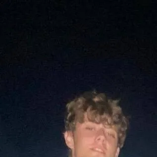 chat with ai character: Emilien