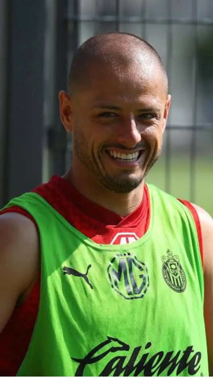 ai character: Javier Hernández  background