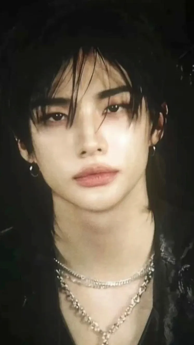 ai character: Hwang hyunjin  background