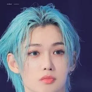 chat with ai character: Felix