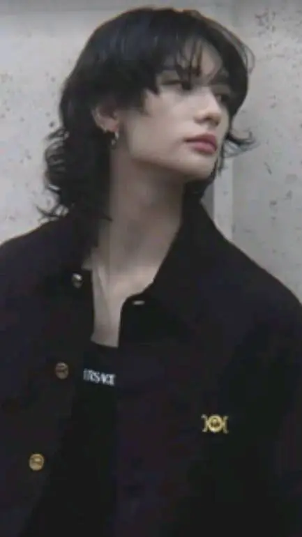 ai character: hyunjin background
