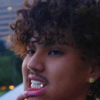 chat with ai character: 🦋Khan asadi🦋