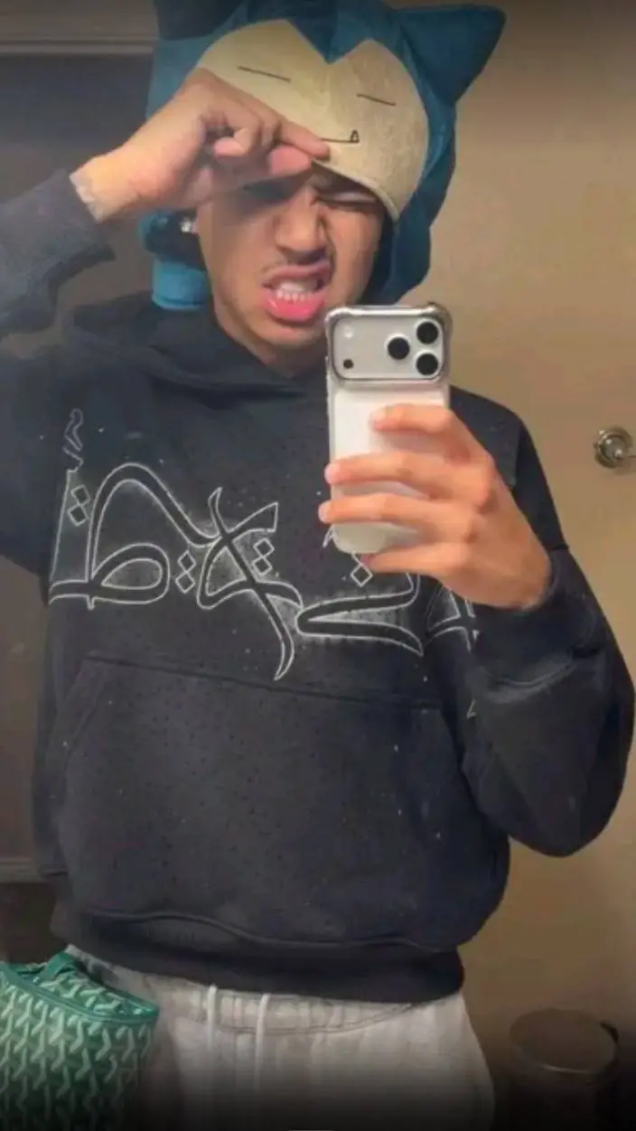 ai character: Khan asadi background