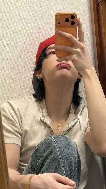 ai character: ʜʏᴜɴᴊɪɴ background