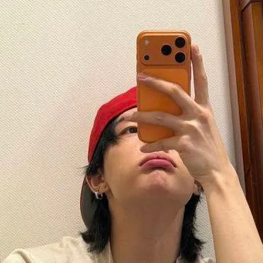 chat with ai character: ʜʏᴜɴᴊɪɴ