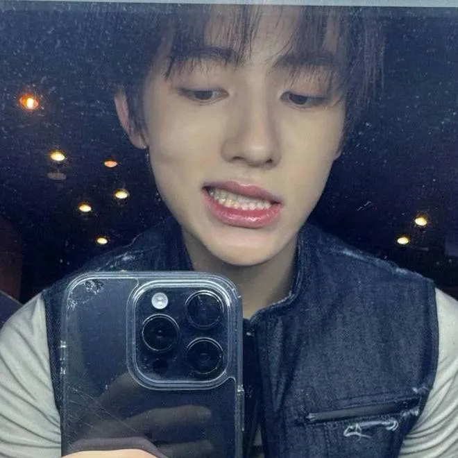 chat with ai character: Seonghyeon