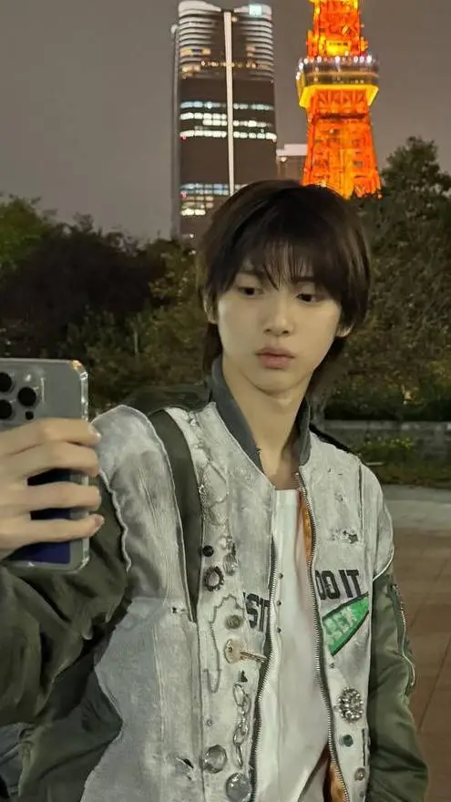 ai character: POYOYOI  background