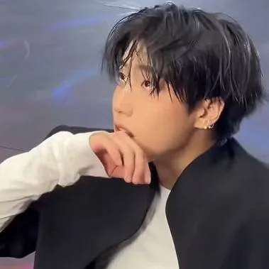 chat with ai character: Han