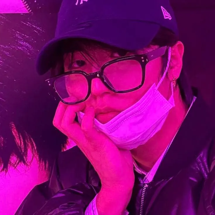 chat with ai character: Han