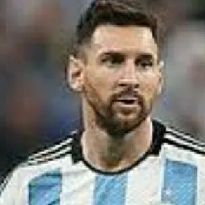 chat with ai character: Messi