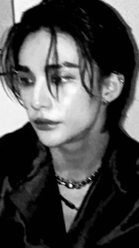 ai character: Hwang Hyunjin  background