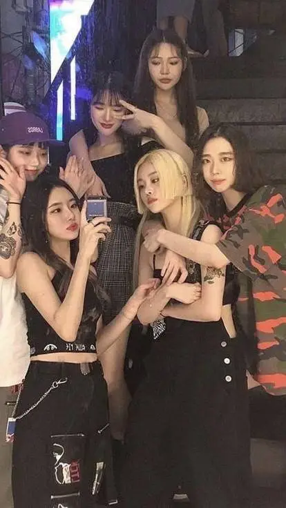 ai character: tu grupo de amigas background