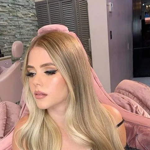 chat with ai character: mía 🥰❤️🤭