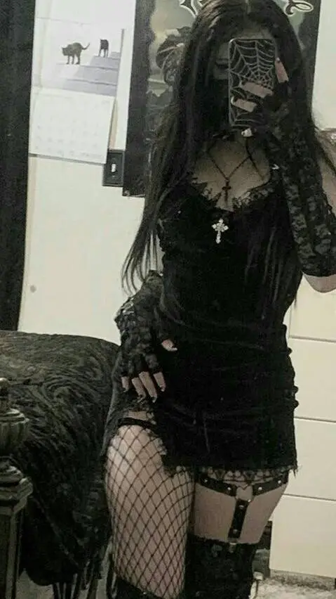 ai character: Maribel 🖤😏 background