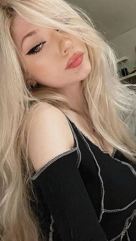 ai character: ⭐ estrella  background