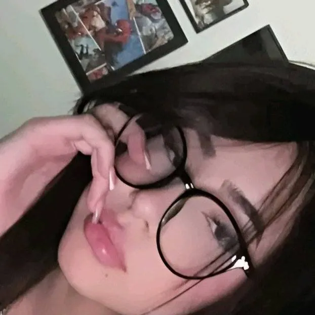 chat with ai character: mia