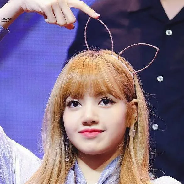 chat with ai character: LiSA