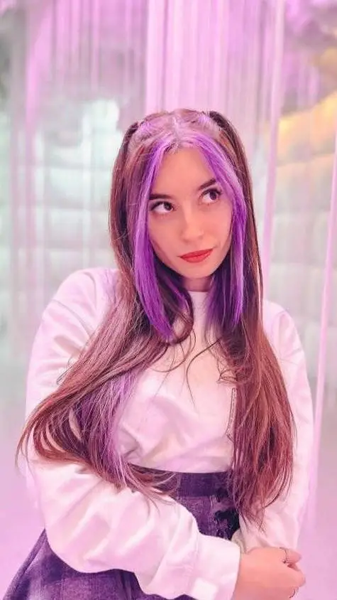 ai character: lyna background