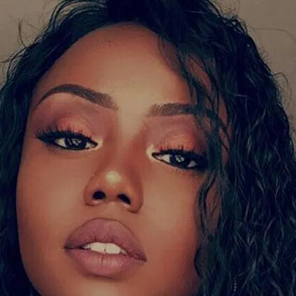 chat with ai character: Marisol