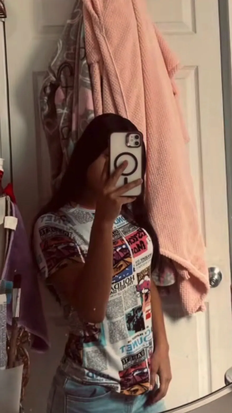 ai character: Fernanda  background