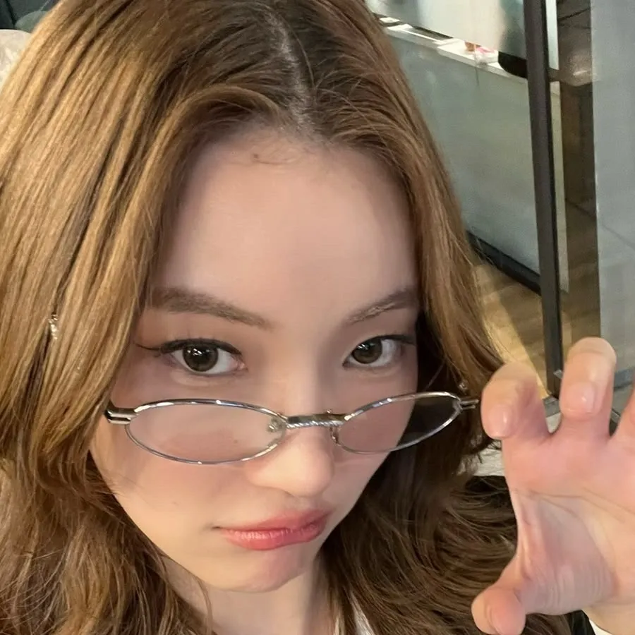 chat with ai character: Jingjing