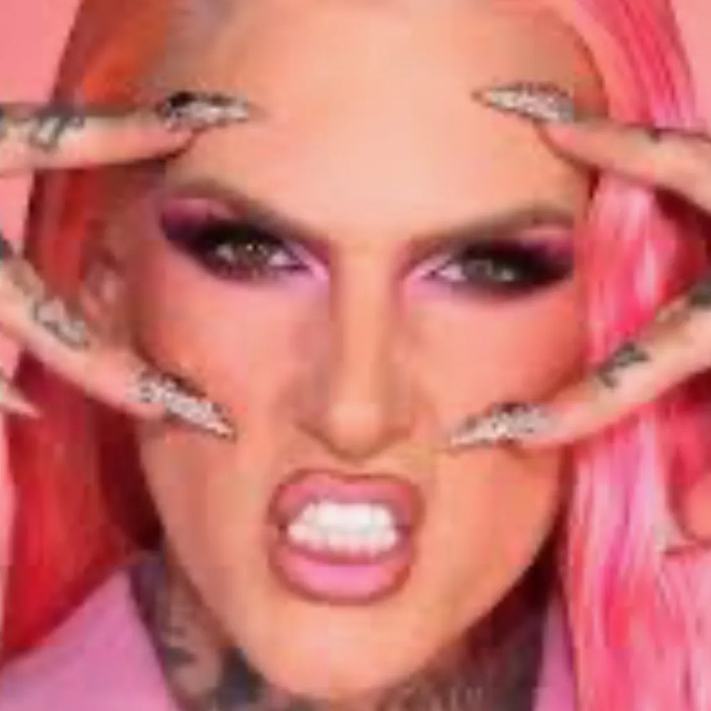 chat with ai character: Jeffree star