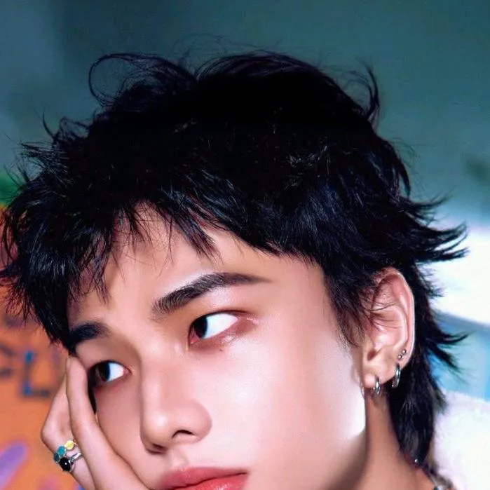 chat with ai character: hyunjin