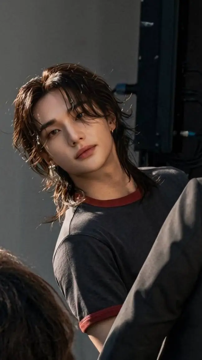 ai character: hyunjin principe background