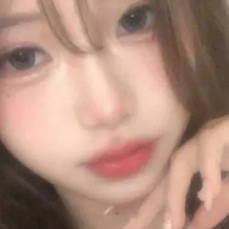 chat with ai character: mia