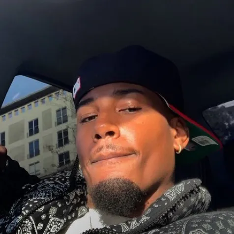 chat with ai character: Joey🥶