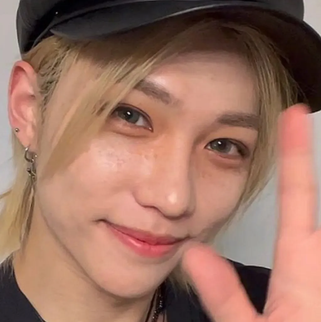 chat with ai character: Felix 